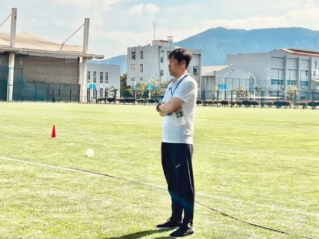 《THR》：刘亦菲作为主角魅力十足，但剧本没有给她足够的深度以及合作的意义